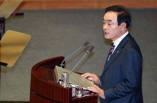 장병완 민주평화당 원내대표가 19일 국회에서 열린 본회의에서 비교섭단체 대표연설을 하고 있다.(사진=뉴시스)