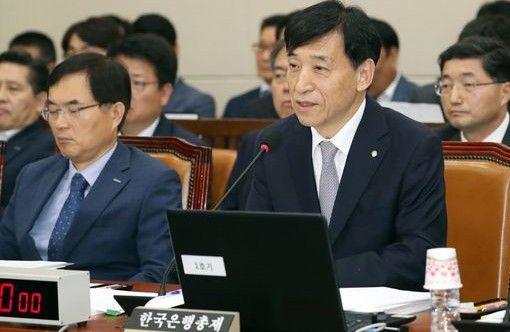 이주열 한국은행 총재가 23일(화) 국회 기획재정위원회 전체회의에서 의원들의 질의에 답변을 하고 있다.(사진=뉴스1)