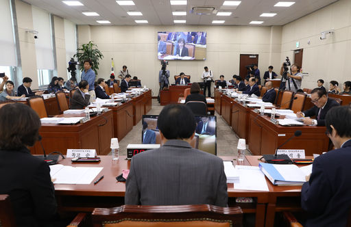국회 국방위원회(위원장 안규백)은 19일(목) 전체회의를 열고 '병역거부자 대체복무 관련 법률안에 대한 공청회'를 실시했다.