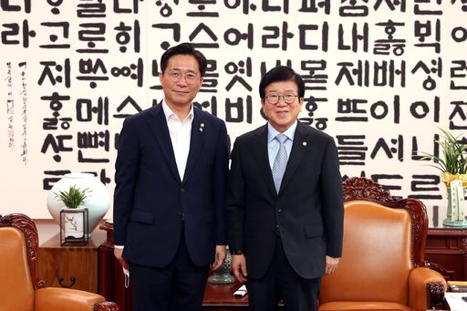 박병석(오른쪽)