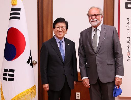 박병석 국회의장은 31일(금) 의장집무실을 예방한 미하엘 라이터러 주한유럽연합(EU) 대사를 만나