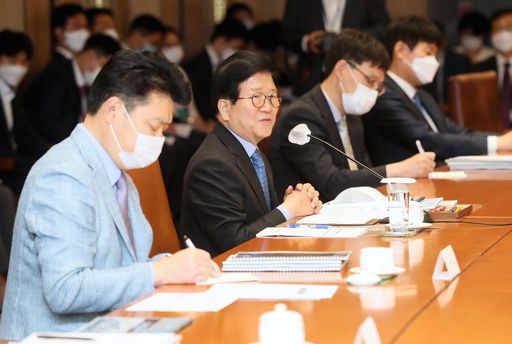 박 의장은 이날 오전 11시 국회의사당 3층 접견실에서 취임 후 처음으로 국회소속기관
