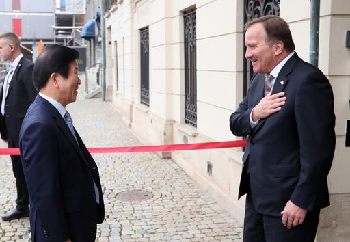 박병석 국회의장은 29일 오전(현지시간) 스톡홀름에 있는 스웨덴 총리 관저에서 스테판 뢰벤 스웨덴 총리와 면담을 가졌다.