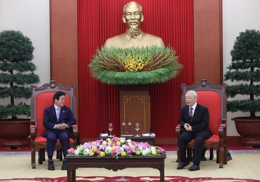 공산당 중앙당사로 자리를 옮겨 베트남 국가서열 1위인 응우옌 푸 쫑 베트남 당서기장 겸 국가주석과 면담