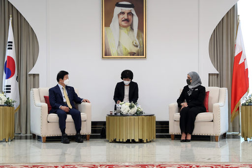 박병석 국회의장은 14일 오전(현지시각) 중동 순방 두번째 국가인 바레인 마나마에서