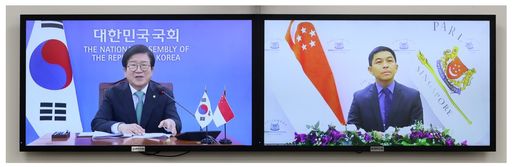 박병석 국회의장은 27일(금) 오후 영상회의실에서 탄 추안진 싱가포르 국회의장과 화상 국제회담을 했다.