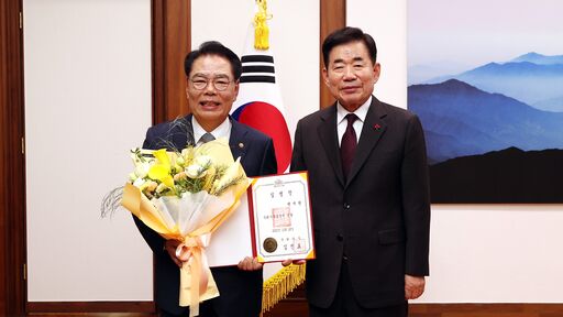 김진표(오른쪽) 국회의장이 28일(목) 