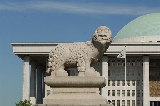 ​국회 정문 안쪽에 위치한 해태상