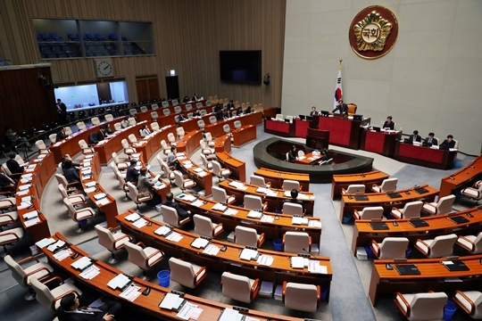 22일 이주영 위원장 주재로 헌법개정특별위원회 전체회의가 열리고 있다