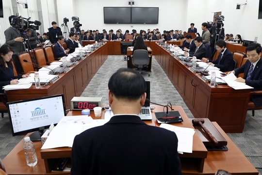 16일 국회에서 청년미래특별위원회 전체회의가 열리고 있다