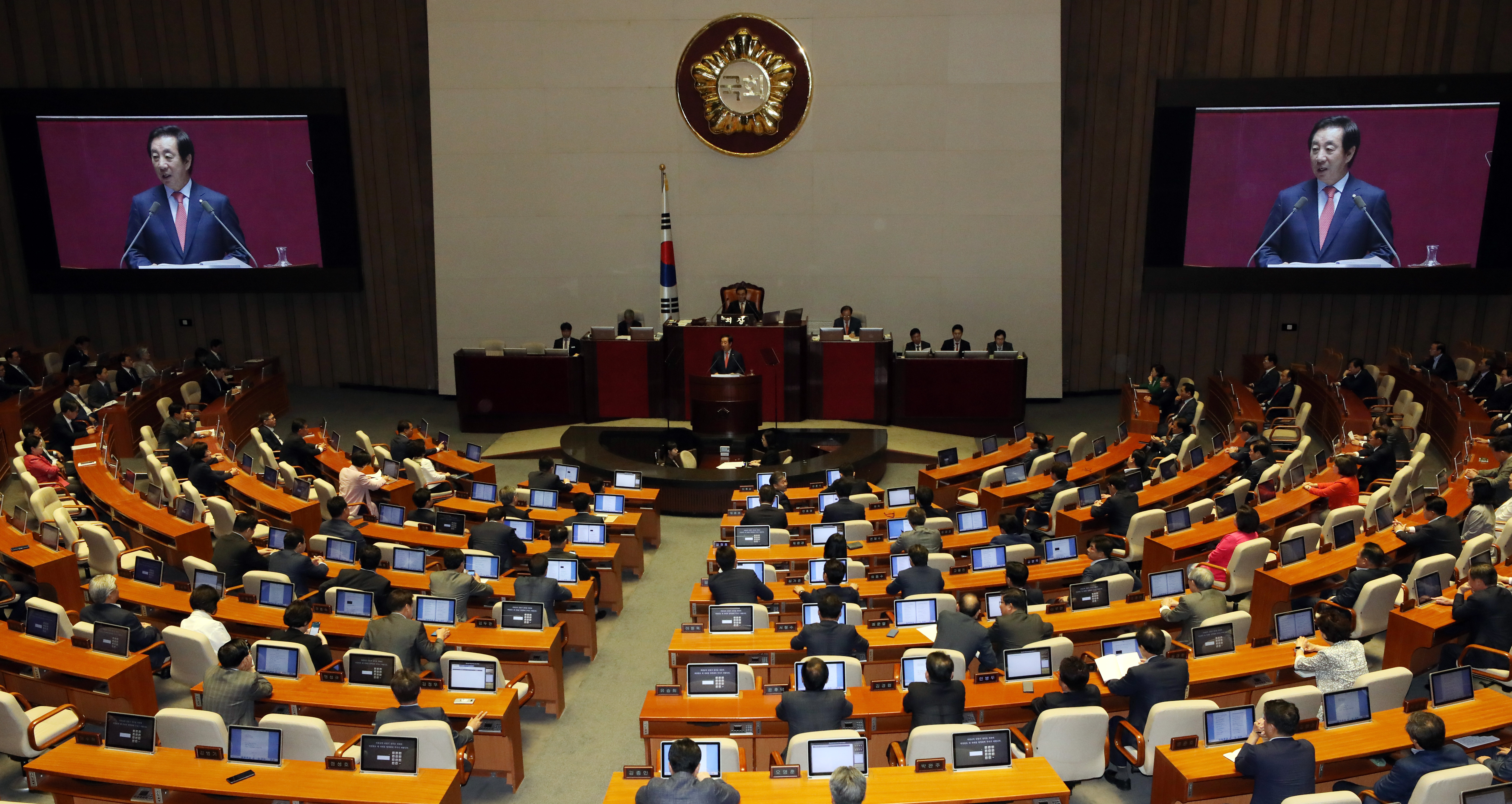 5일(수) 김성태 자유한국당 원내대표가 교섭단체 대표연설을 하는 모습.