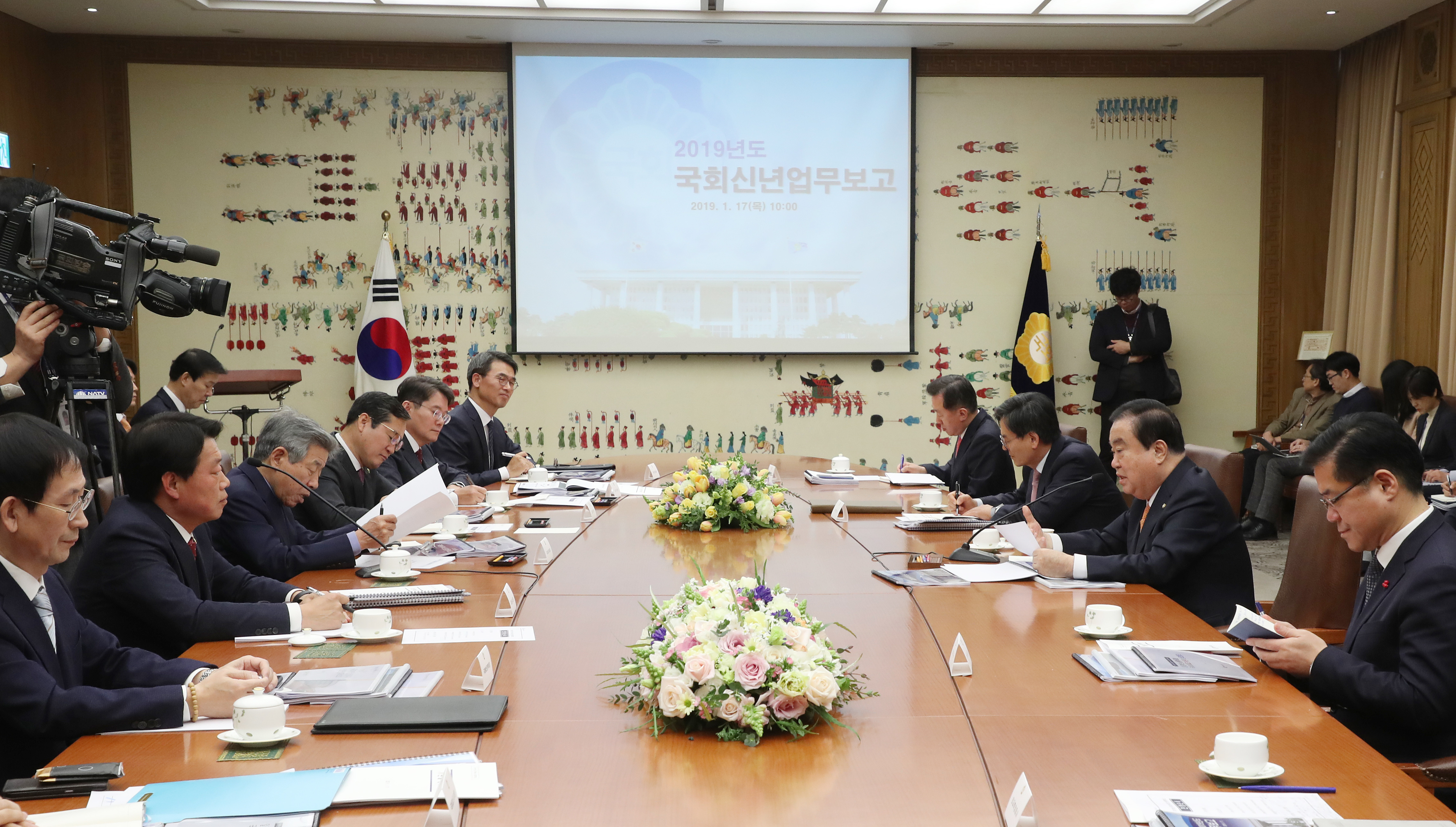 17일 국회 접견실에서 국회 소관기관들의 2019년도 신년업무보고가 진행되고 있는 모습(사진=임진완 촬영관)