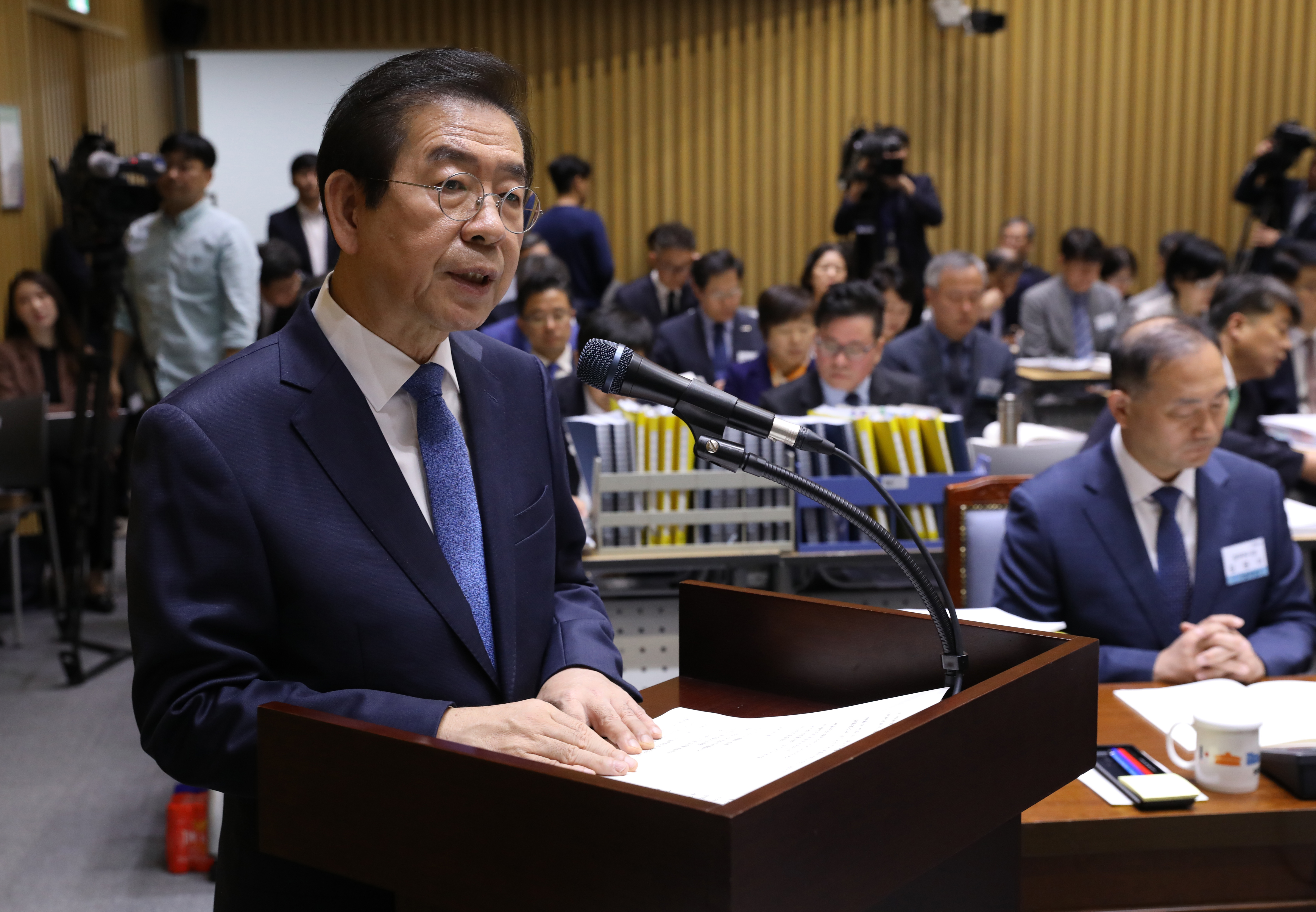 박원순 서울시장이 17일 서울 중구 서울시청 대회의실에서 열린 국회 국토교통위원회의 서울특별시 국정감사에서 업무보고를 하고 있다. 2019.10.17. radiohead@newsis.com 