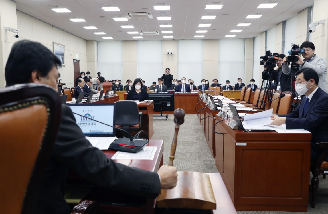 안규백 국회 국방위원장이 24일(월) 전체회의를 주재하고 있다.(사진=뉴시스)