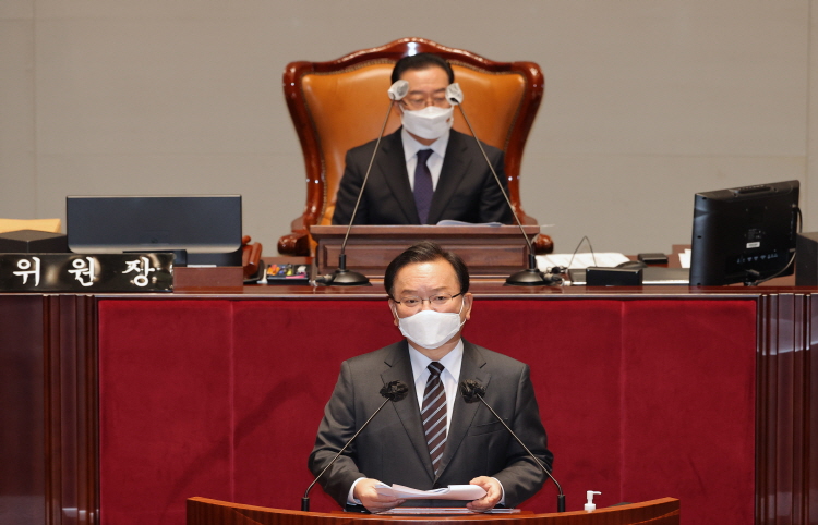 김부겸 국무총리가 5일(금) 국회 예산결산특별위원회(위원장 이종배) '2022년도 예산안 및 기금운용계획안'에 대한 종합정책질의에서 제안설명을 하고 있다. (사진=뉴시스)