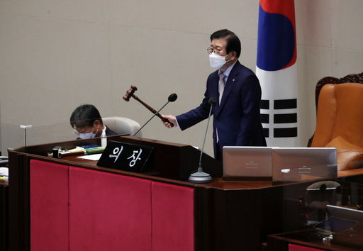 박병석 국회의장이 11일(목) 제391회국회(정기회) 제11차 본회의에서 의사봉을 두드리고 있다. (사진=뉴시스)
