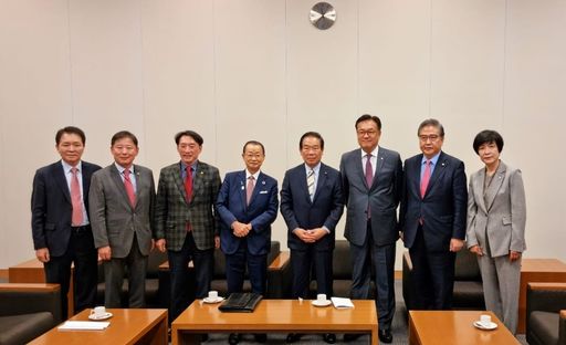 정진석 국회부의장은 18일(목) 일본 중의원 제2의원회관에서 조선통신사위원회 한·일 합동회의에 참석했다.