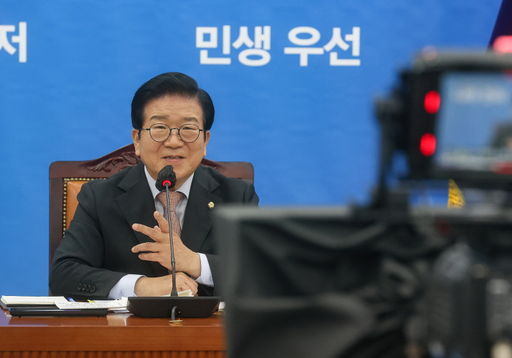 박병석 국회의장이 6일(목) 화상으로 진행한 신년 기자회견에서 모두발언을 하고 있다.(사진=뉴스1)
