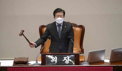 박병석 국회의장이 11일(수) 제392회 국회(임시회) 제2차 본회의에서 개의선언을 하고 있다.(사진=뉴시스)