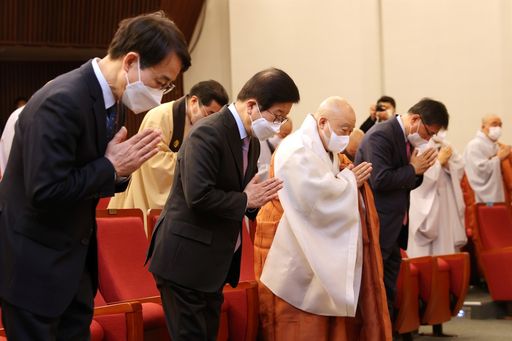 박병석 국회의장은 9일(수) 오전 국회도서관 대강당에서 열린 국회 정각회 신년 법회에 참석해 