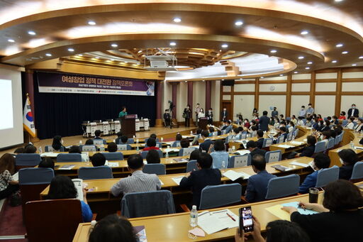 6일(수) 국회의원회관에서 '여성창업 정책 대전환 정책토론회'가 진행되고 있는 모습.(사진=유충현 기자)