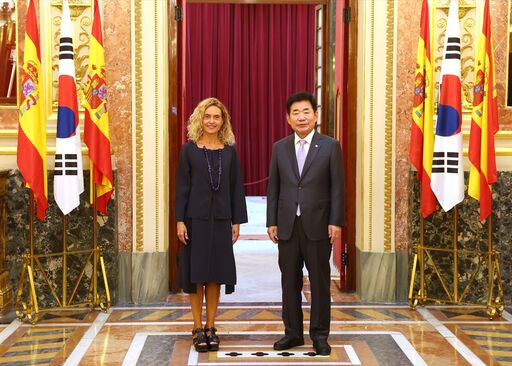 스페인을 공식 방문 중인 김진표 국회의장은 현지시간 12일(월) 오전 수도 마드리드에서 메리첼 바텟 라마냐 하원의장과 