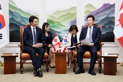 김진표 국회의장은 17일(수) 오전 의장접견실에서 쥐스탱 트뤼도 캐나다 총리를 접견