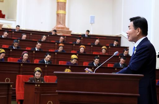 김진표 국회의장이 현지시간 20일(목) 오후 투르크메니스탄 국회에서 연설을 하고 있다.(사진=김지범 촬영관)