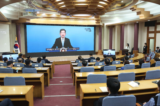 16일(월) 오후 2시 의원회관 제1소회의실에서 '정책세미나 실시간 전달시스템'을 오픈하고 본격적인 가동에 돌입했다.