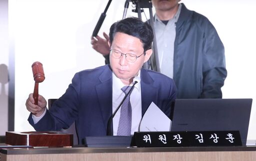 23일(월) 국회 기획재정위원회 국정감사에서 김상훈 위원장이 의사봉을 두드리고 있다.(사진=뉴시스)