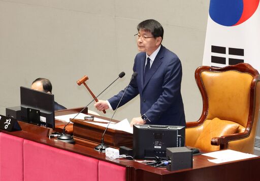 6일(월) 국회 예산결산특별위원회가 실시한 2024년도 예산안 관련 경제부처 부별심사에서 서삼석 위원장이 의사봉을 두드리고 있다.(사진=뉴시스)