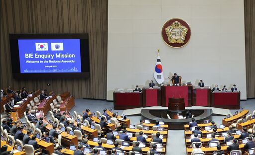 지난 4월 3일(월) 제405회국회(임시회) 제1차 본회의에서 「2030 부산세계박람회의 성공적 유치 및 개최를 위한 결의안」이 재석의원 239인 가운데 찬성 239인으로 만장일치 의결되고 있다.(사진=국회사무처 사진팀)