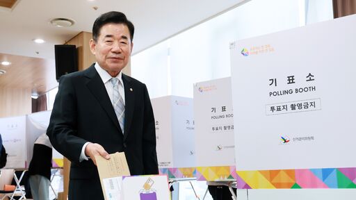 김진표 국회의장은 제22대 국회의원선거 사전투표 첫째 날인 5일(금) 오전 여의동주민센터에서 사전투표소를 했다.