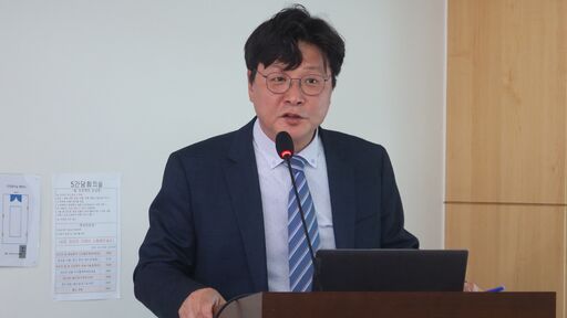 이진병 (주)웹소울랩 최고경영자(CEO)가 29일(월) 오후 국회의원회관 제5간담회실에서 열린 '기부자 편의성 강화를 통한 고향사랑기부제 활성화 방안 모색 토론회'에서 발제를 하고 있다.(사진=정유림 기자)