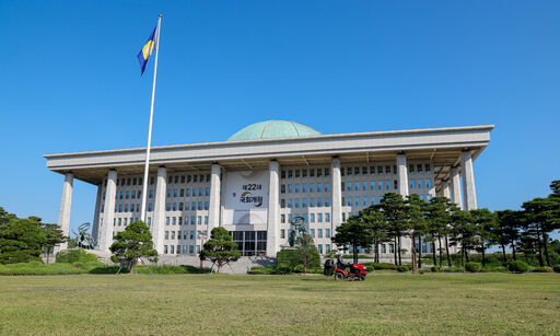 29일(수) 오전 서울 여의도 국회 본청에 제22대 국회 개원 경축 통천이 걸려 있다.(사진=연합뉴스)