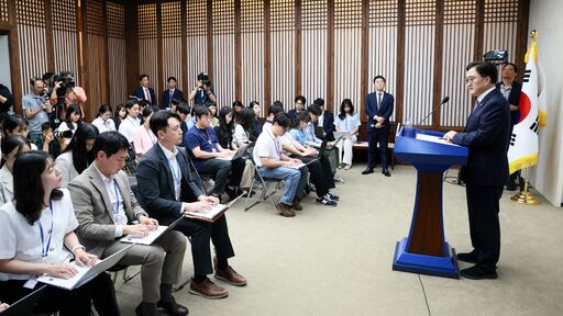 우원식 국회의장이 17일(월) 의장접견실에서 열린 국회 원구성 관련 기자회견에서 발언하고 있다.(사진=김지범 촬영관)