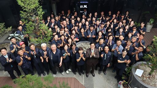 우원식 국회의장이 16일(화) 국회 청소노동자들과의 오찬 간담회에서 인사말을 하고 있다.(사진=국회사무처 사진팀)