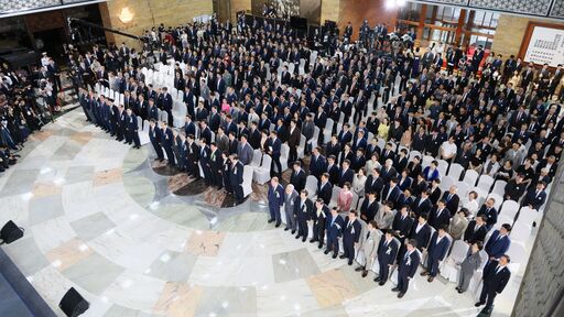 17일(수) 의장집무실에서 '제76주년 제헌절 경축식' 참석자들이 사전환담을 하고 있다. 경축식에는 우원식 국회의장과 조희대 대법원장, 이종석 헌법재판소장, 한덕수 국무총리, 노태악 중앙선거관리위원장 등 5부 요인을 비롯해 전직 국회의장, 여야 당대표·원내대표, 주한외교사절단, 헌정회원, 제헌국회의원유족회 등이 참석했다.(사진=뉴시스)