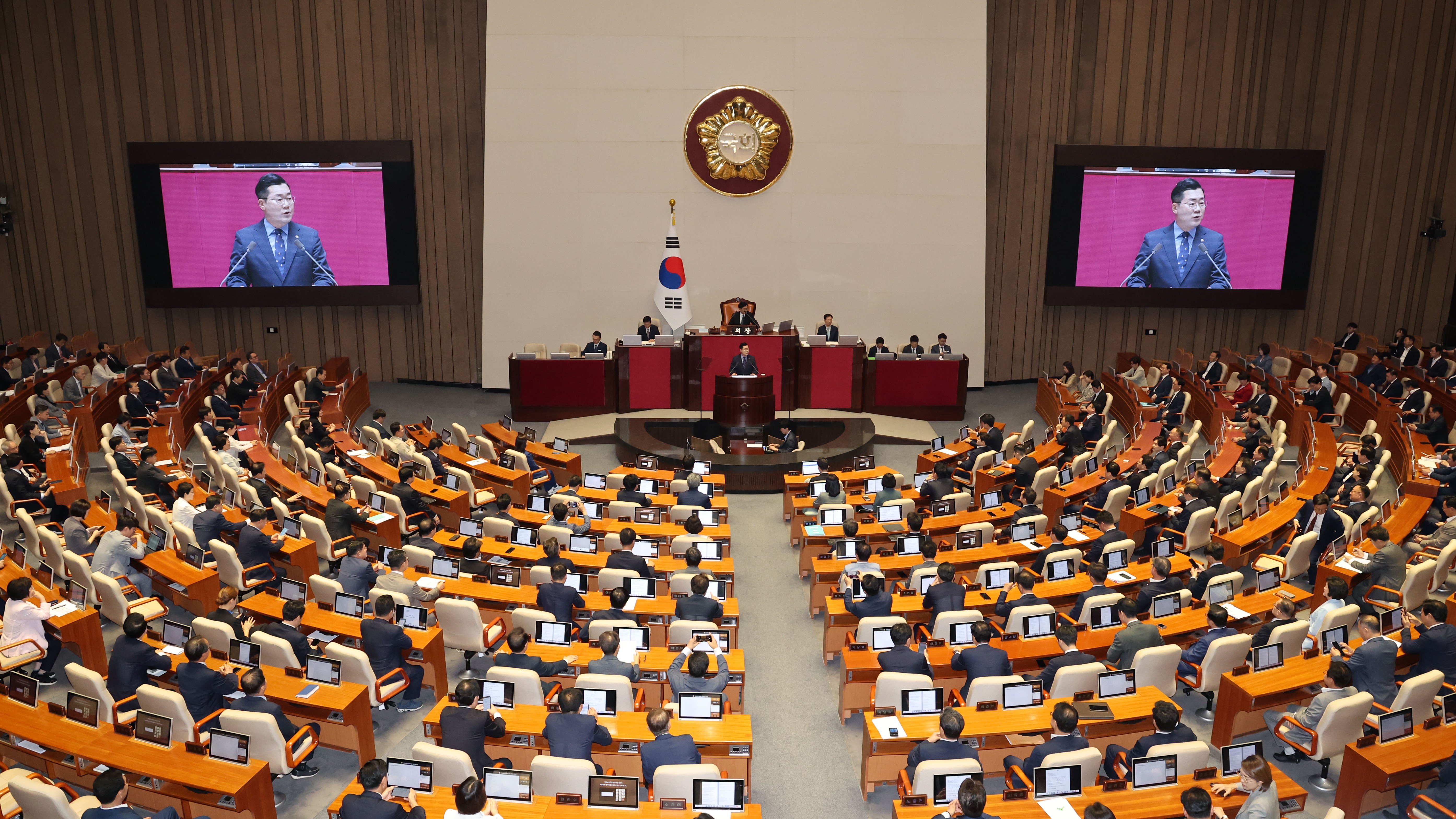 박찬대 더불어민주당 원내대표가 4일(수) 제418회국회(정기회) 제2차 본회의에서 국정에 관한 교섭단체대표연설을 하고 있다.(사진=뉴시스)