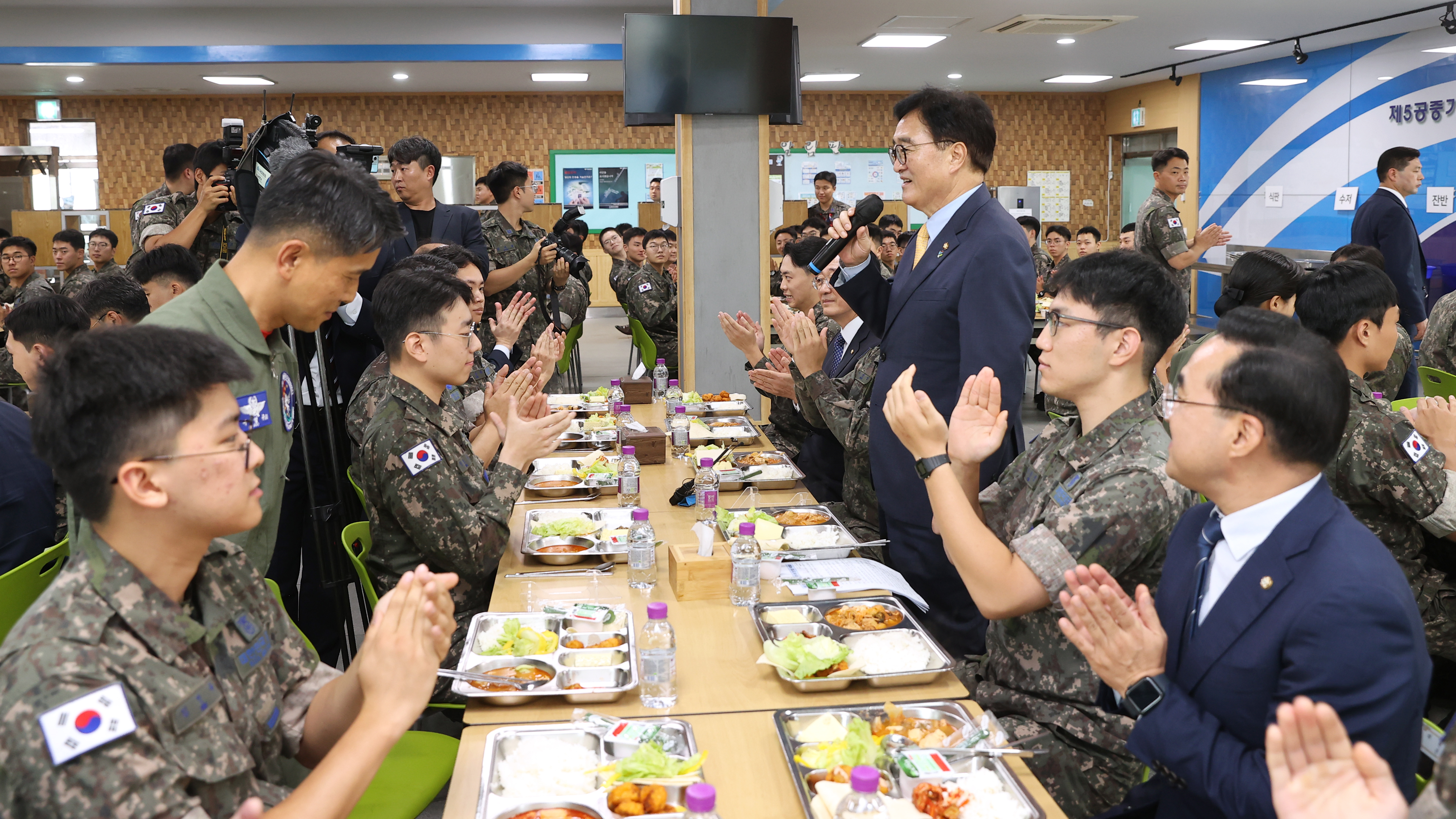 우원식 국회의장은 6일(금) 공군 제5공중기동비행단