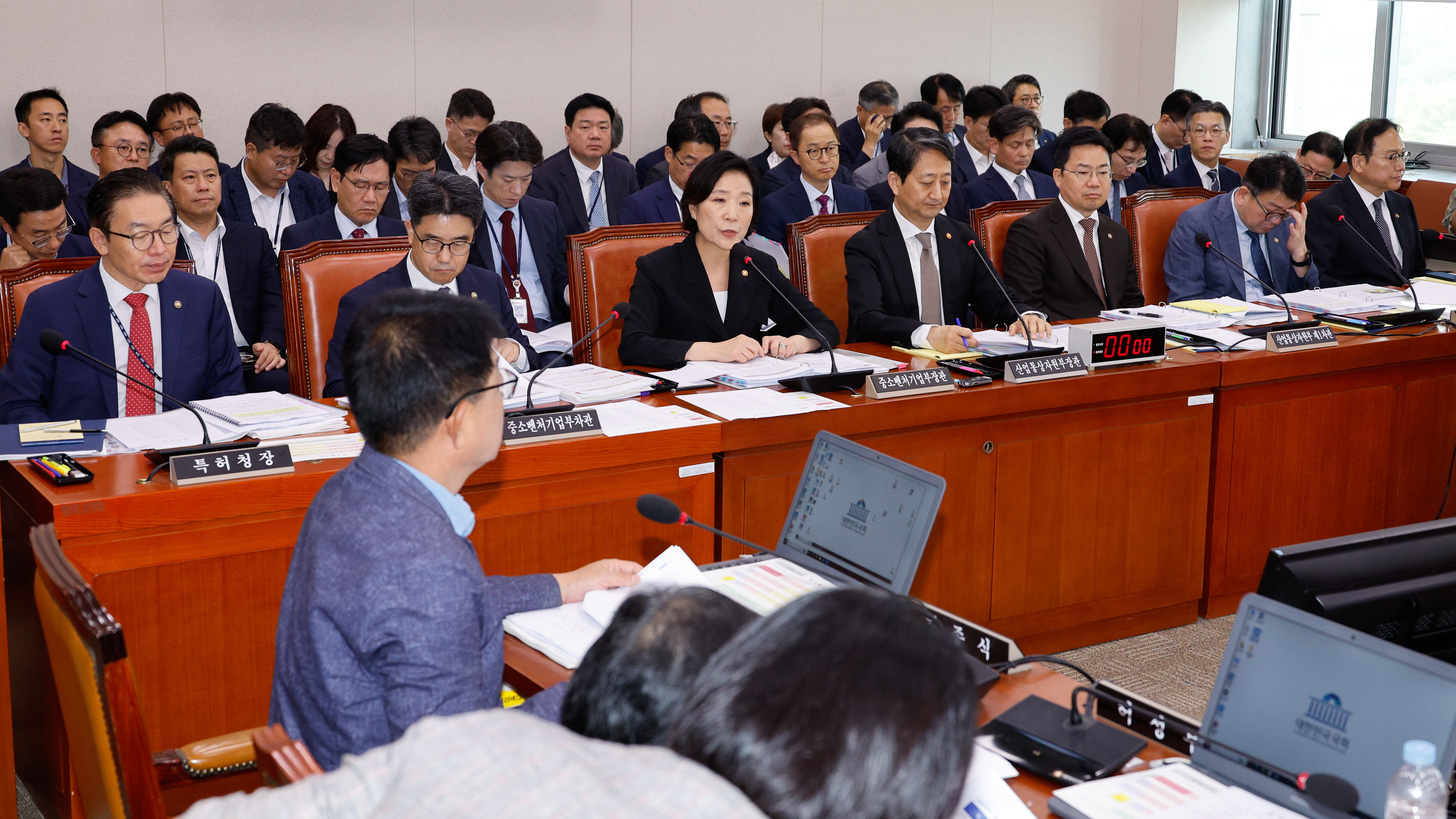 산업통상자원중소벤처기업위원회(위원장 이철규)가 중소벤처기업부 등을 대상으로 실시한 국감에서는