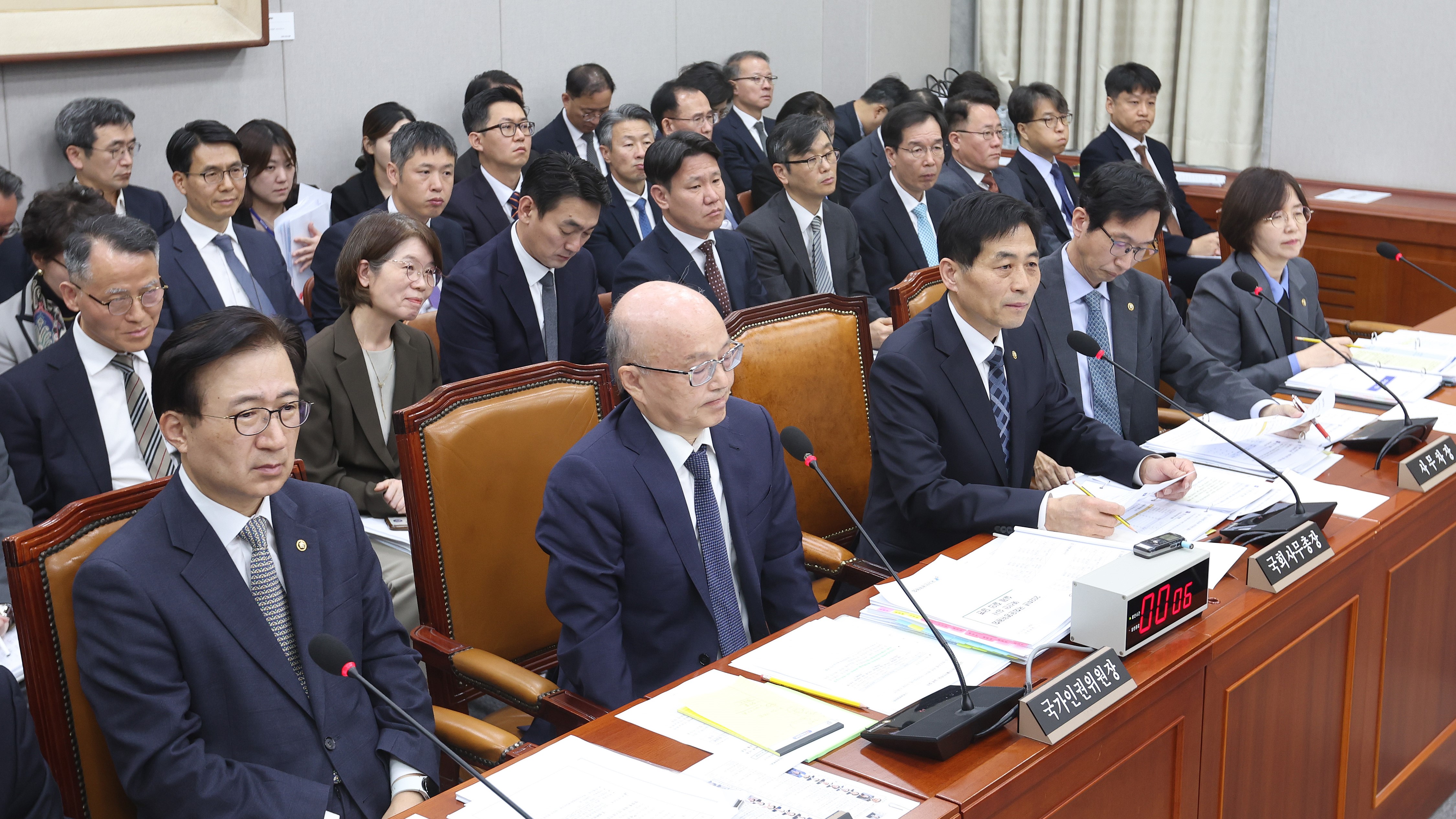 김민기 국회사무총장이 19일(화) 국회 본관 3층 319호에서 열린 제418회국회(정기회) 국회운영위원회 제7차 전체회의에 출석해 의원 질의에 답변하고 있다.(사진=국회사무처 사진팀)