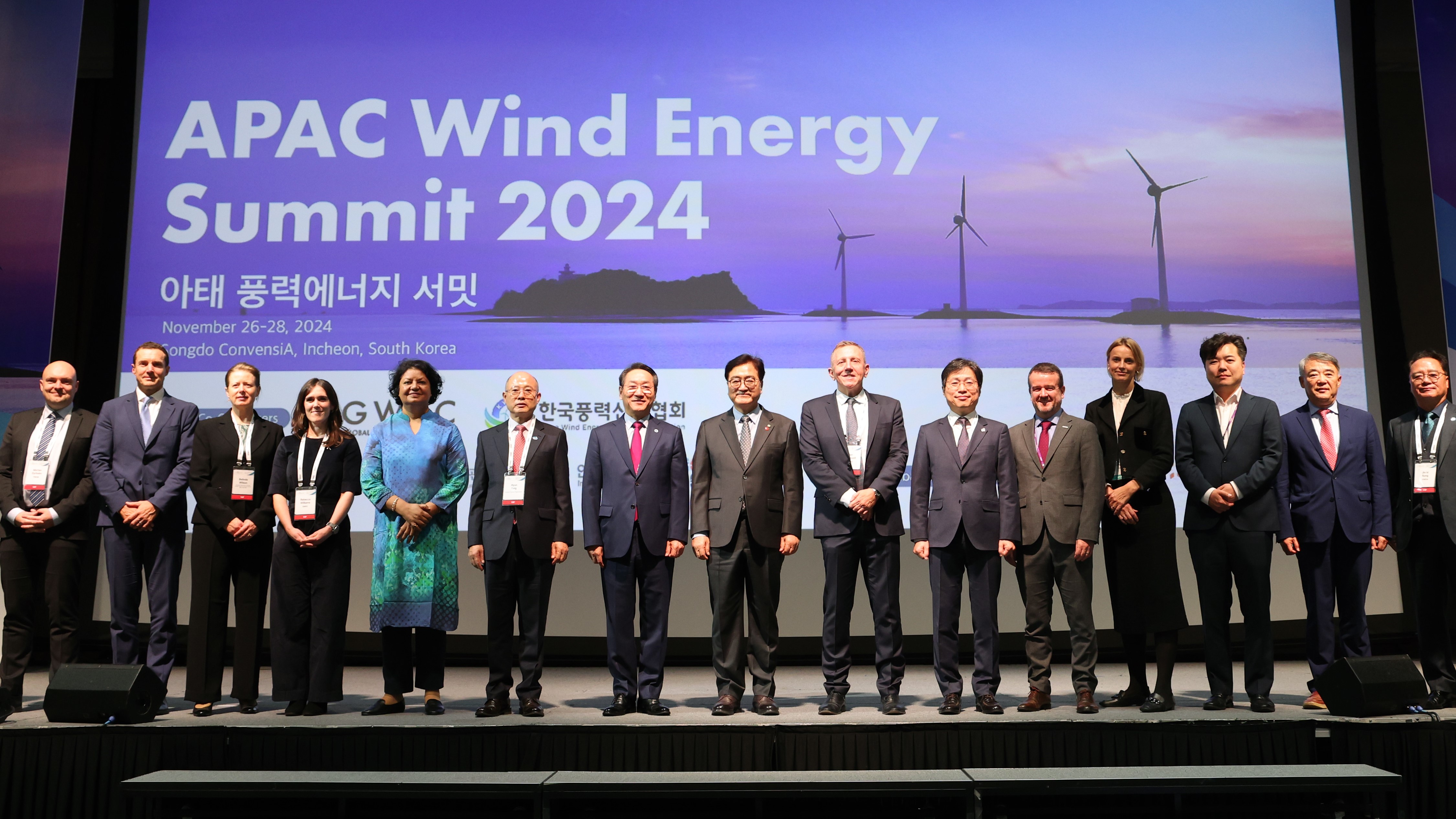 우원식 국회의장이 26일(화) 오전 인천 송도 컨벤시아에서 열린 아태 풍력에너지 서밋(APAC Wind Energy Summit 2024) 개막식에 참석해 환영사를 하고 있다.(사진=국회사무처 사진팀)