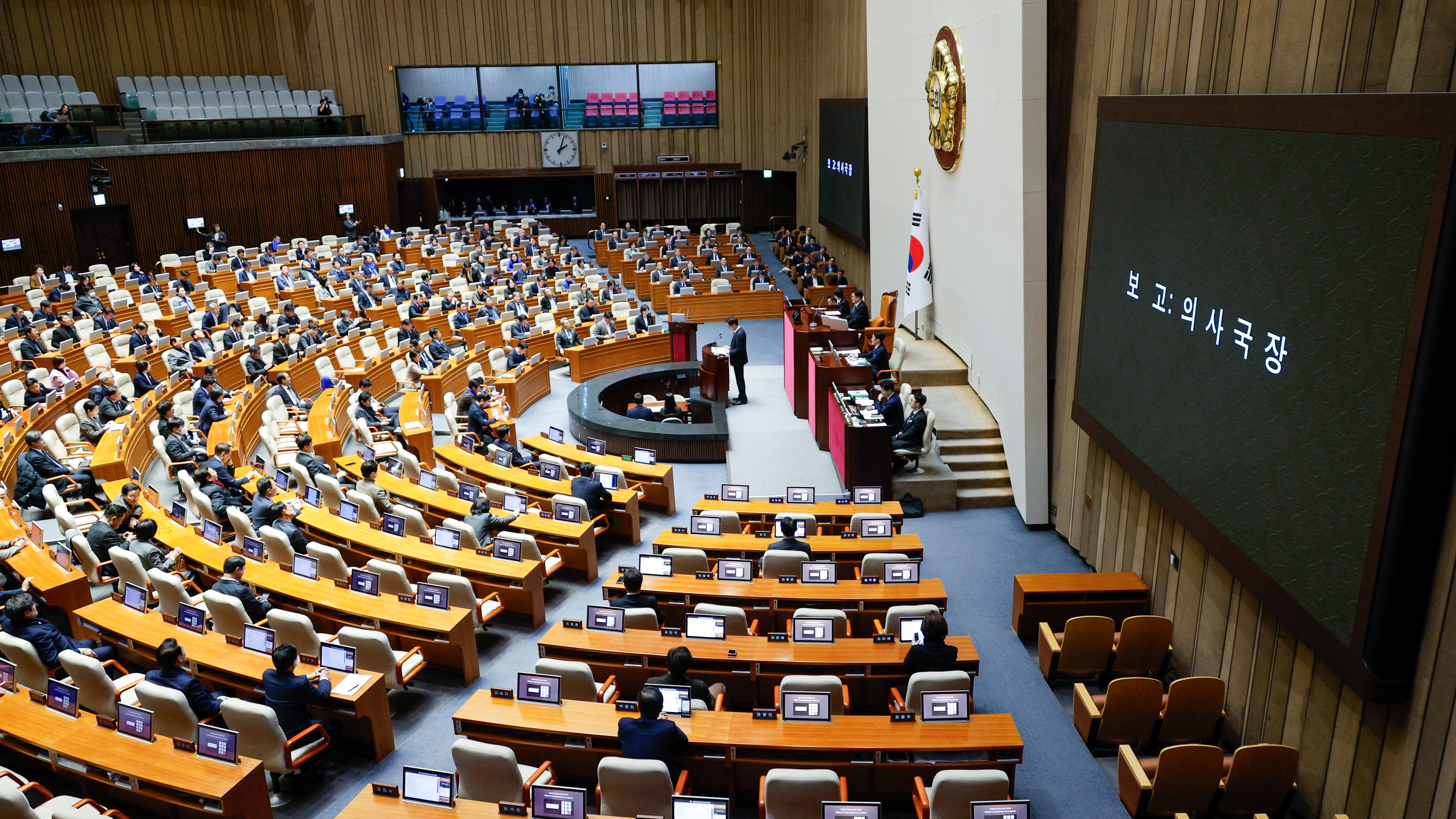 13일(금) 제419회국회(임시회) 제3차 본회의에서 「대통령(윤석열) 탄핵소추안」을 보고했다.