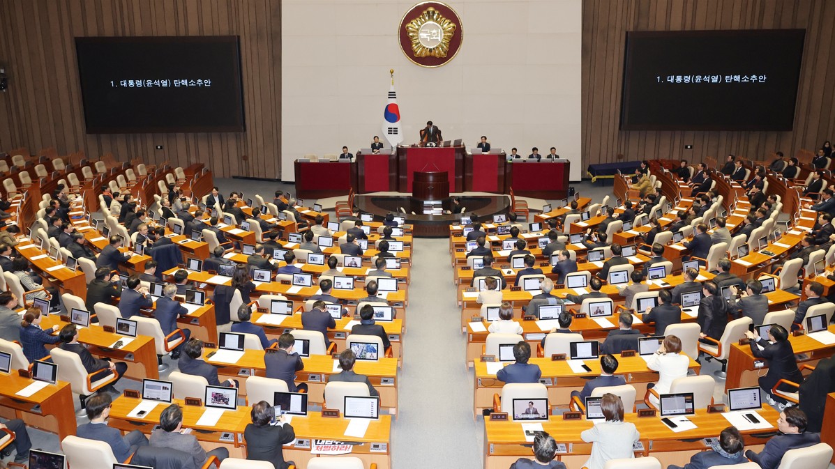 14일(토) 제419회국회(임시회) 제4차 본회의에서 「대통령(윤석열) 탄핵소추안」을 상정해 재석 300인 중 찬성 204표, 반대 85표, 기권 3표, 무효 8표로 가결했다.