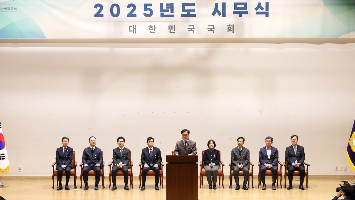 우원식 국회의장이 2일(목) 오전 국회의원회관 대회의실에서 열린 '2025년도 국회 시무식'에서 인사말을 하고 있다.(사진=국회사무처 사진팀)