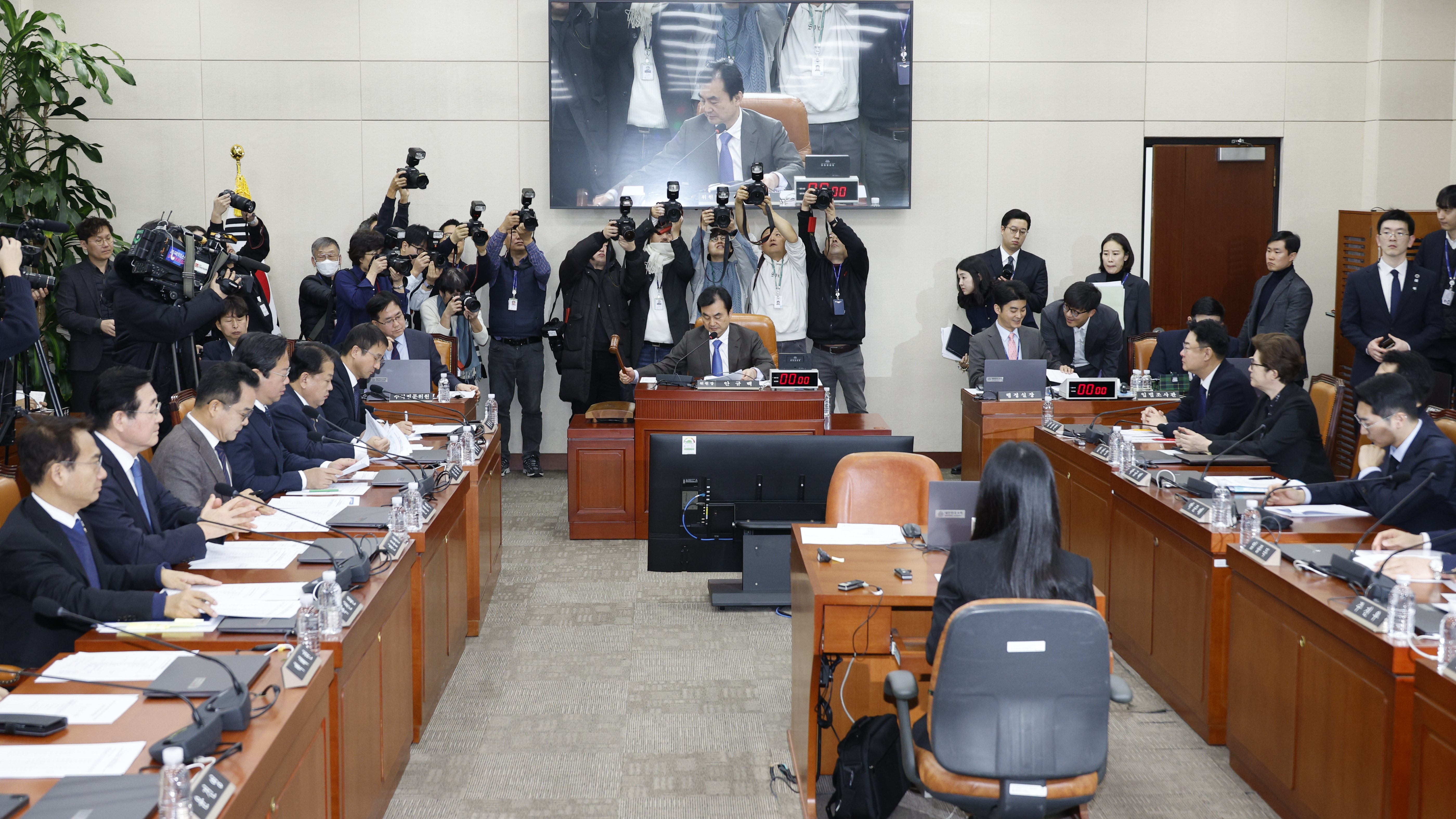 7일(화) 윤석열 정부의 비상계엄 선포를 통한 내란 혐의 진상규명 국정조사특별위원회 제420회 임시회 제2차 전체회의에서 안규백 위원장이 회의를 주재하고 있다.(사진=뉴스1)