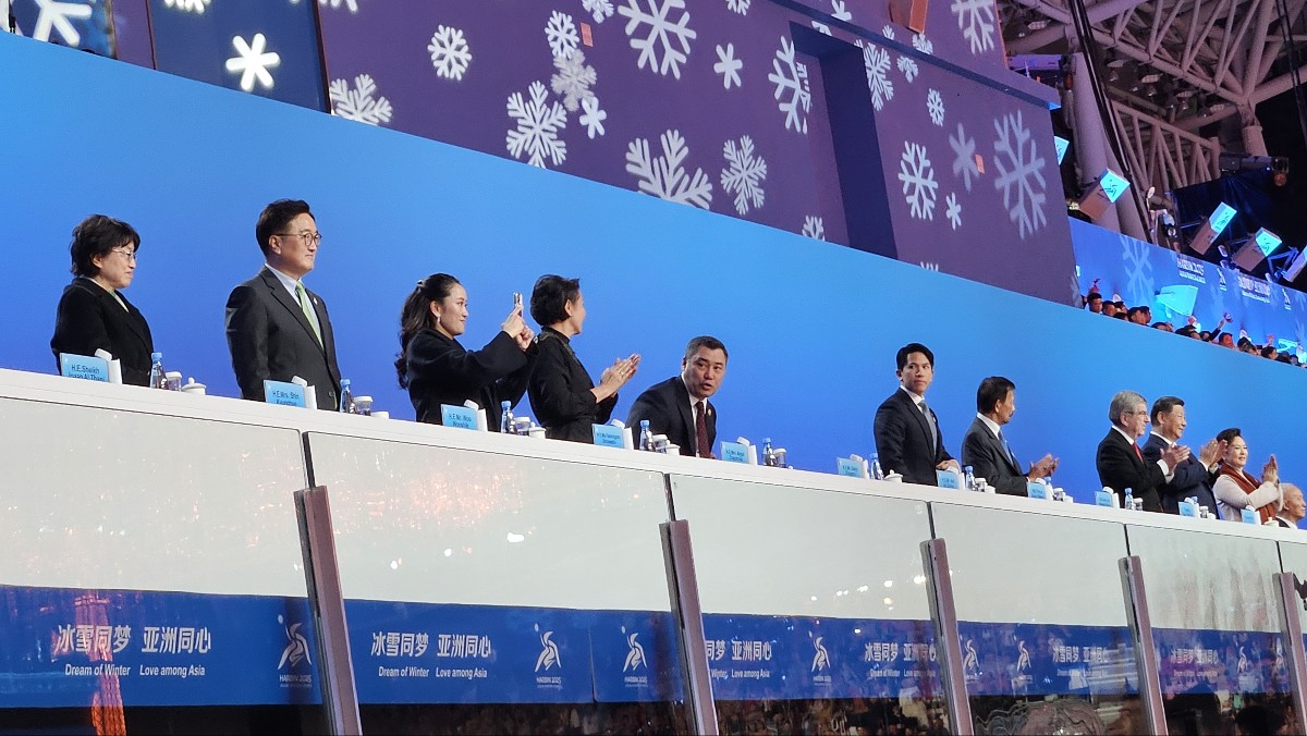 우원식 국회의장이 7일(금) 저녁 시진핑 중국 국가주석 등 각국 정상들과 함께 하얼빈 동계아시안게임 개막식을 관람하고 있다.(사진=임진완 촬영관)